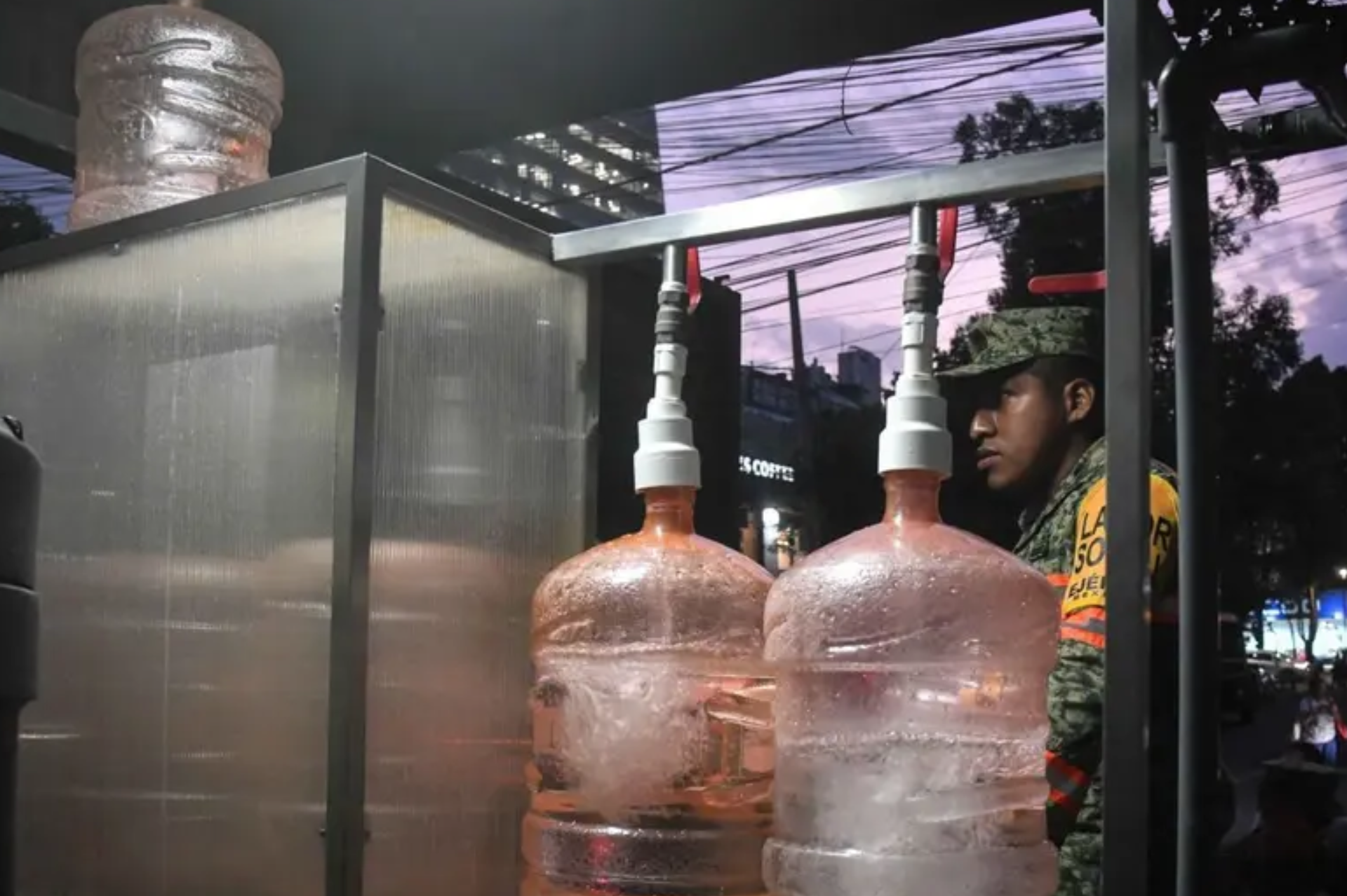 Sacmex recomienda no tomar la que tenga ‘aspecto desagradable’ en CDMX